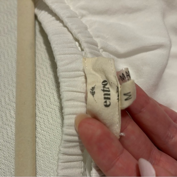 White floral pattern long sleeve dress. - Picture 4 of 4